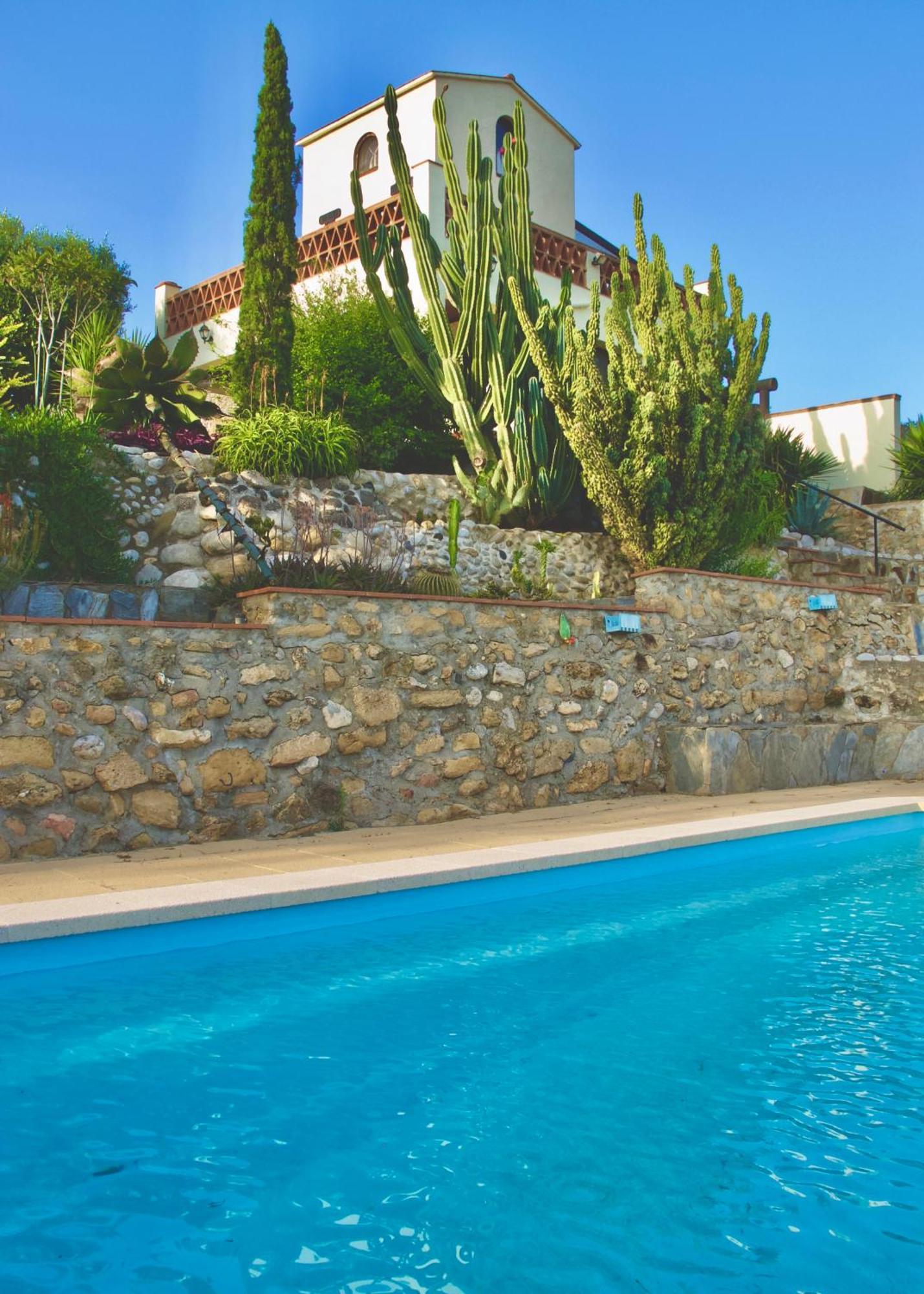 Torre Costa Brava Apartment Garrigás Екстериор снимка